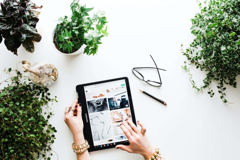 How to Build an E-Commerce Site That Converts Visitors into Customers